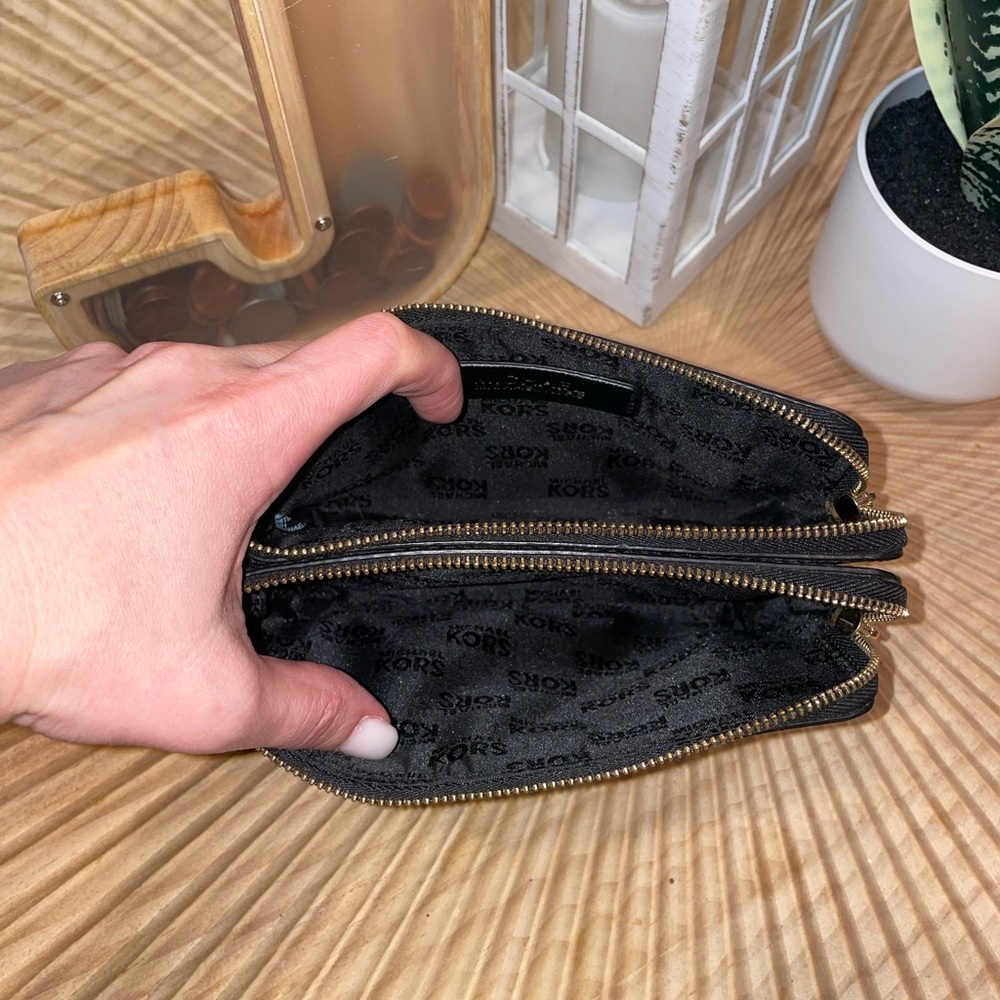 Black Michael Kors double zip Wristlet 🖤 - Picture 8 of 10